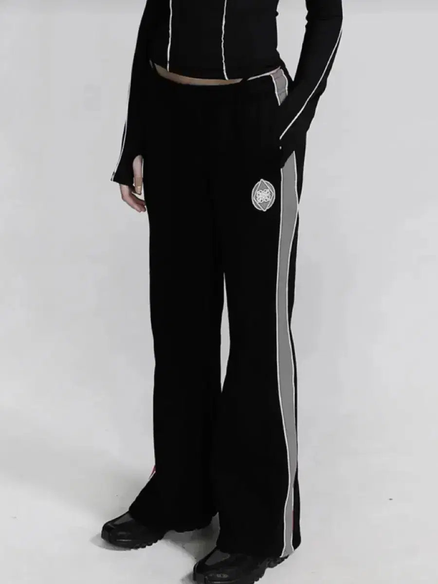 パンツ misekiseoul Line pocket cargo pants 미세키서울(MISEKI SEOUL) Line pocket cargo pants CHARCOAL - 사이즈